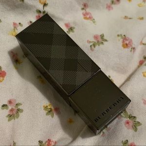 Burberry kisses lipstick